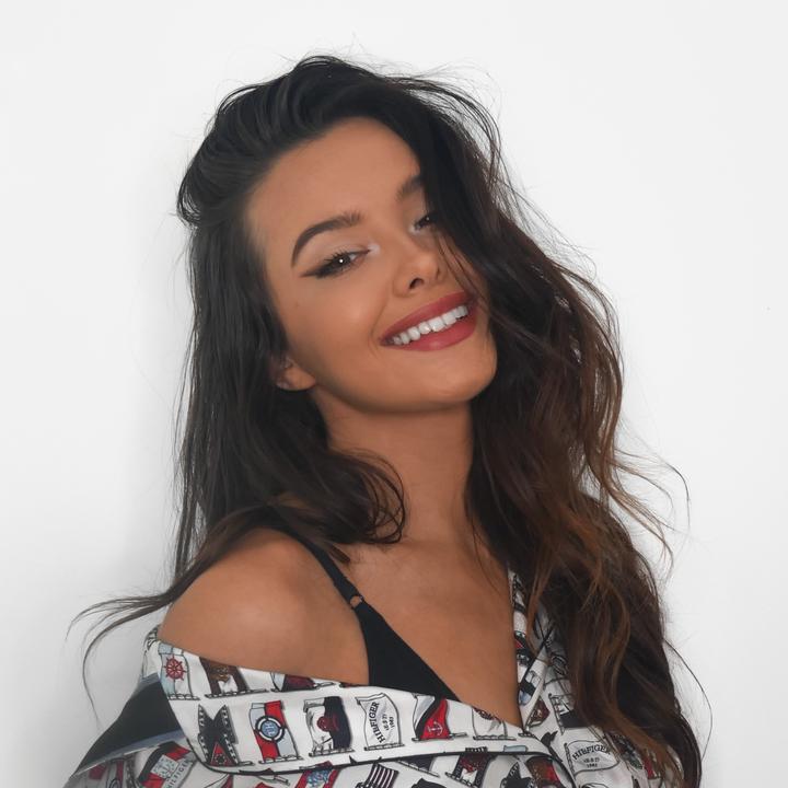 Laurie Elle laurieelle TikTok Analytics Profile, videos & hashtags