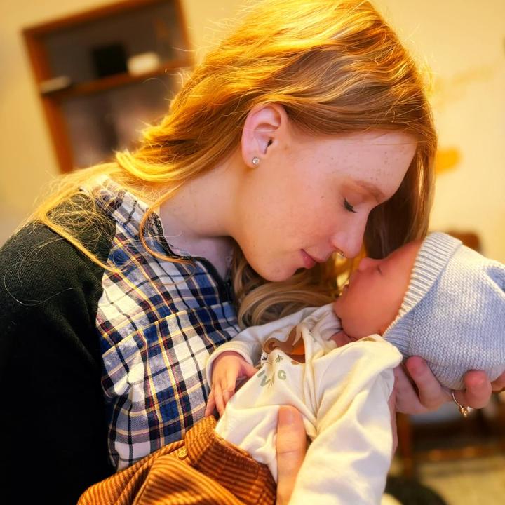 shania.motherhood.nov24