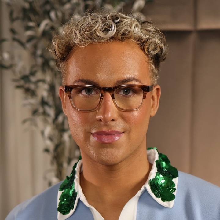 gaymanwithaspraytan