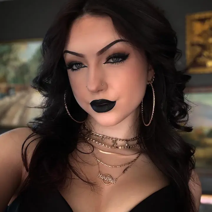 𝔪𝔞𝔦𝔩𝔢♡ - @ghostwifeey TikTok Analytics Profile, videos & hashtags